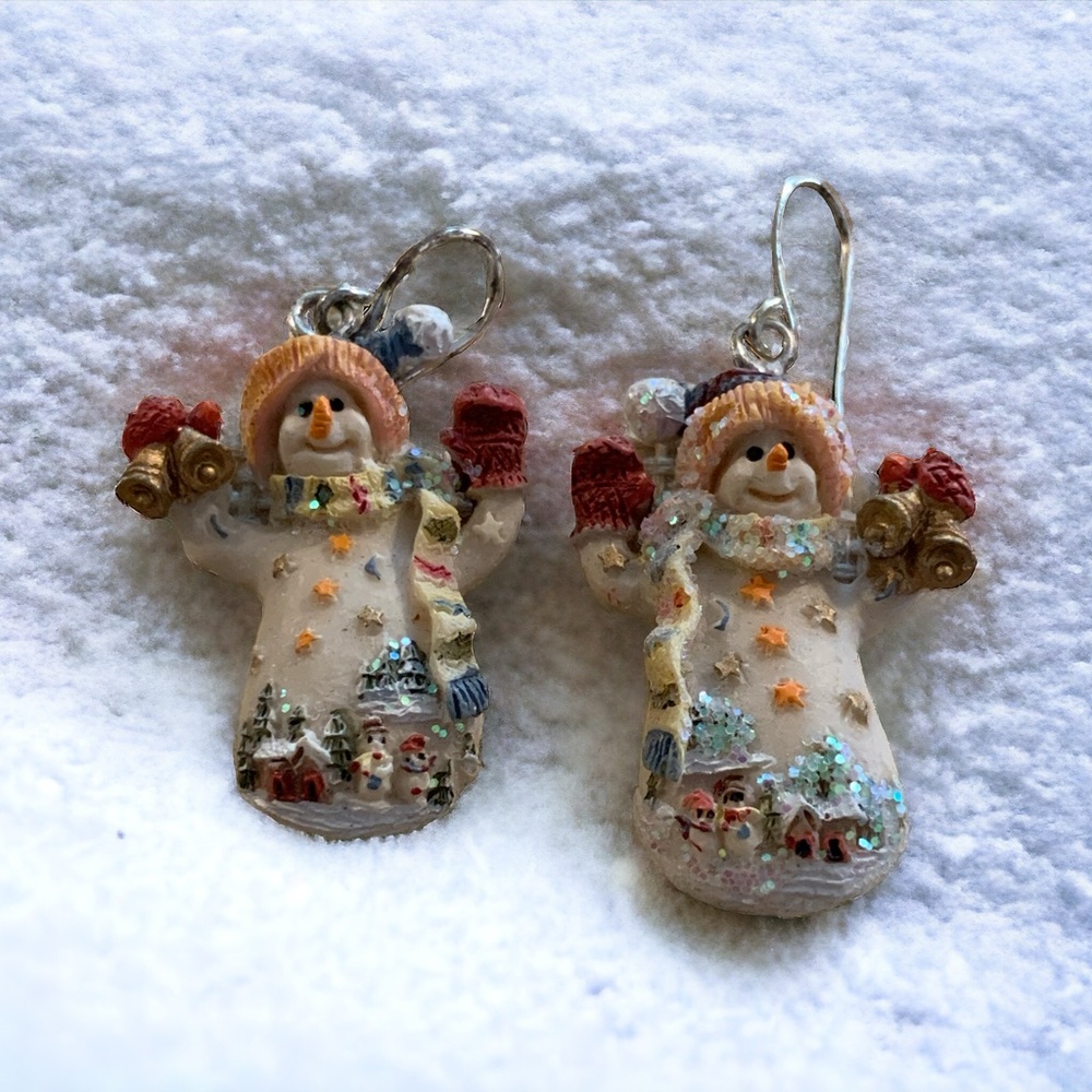 Adorable vintage snowman earrings with snow scene - Picture 2 of 7